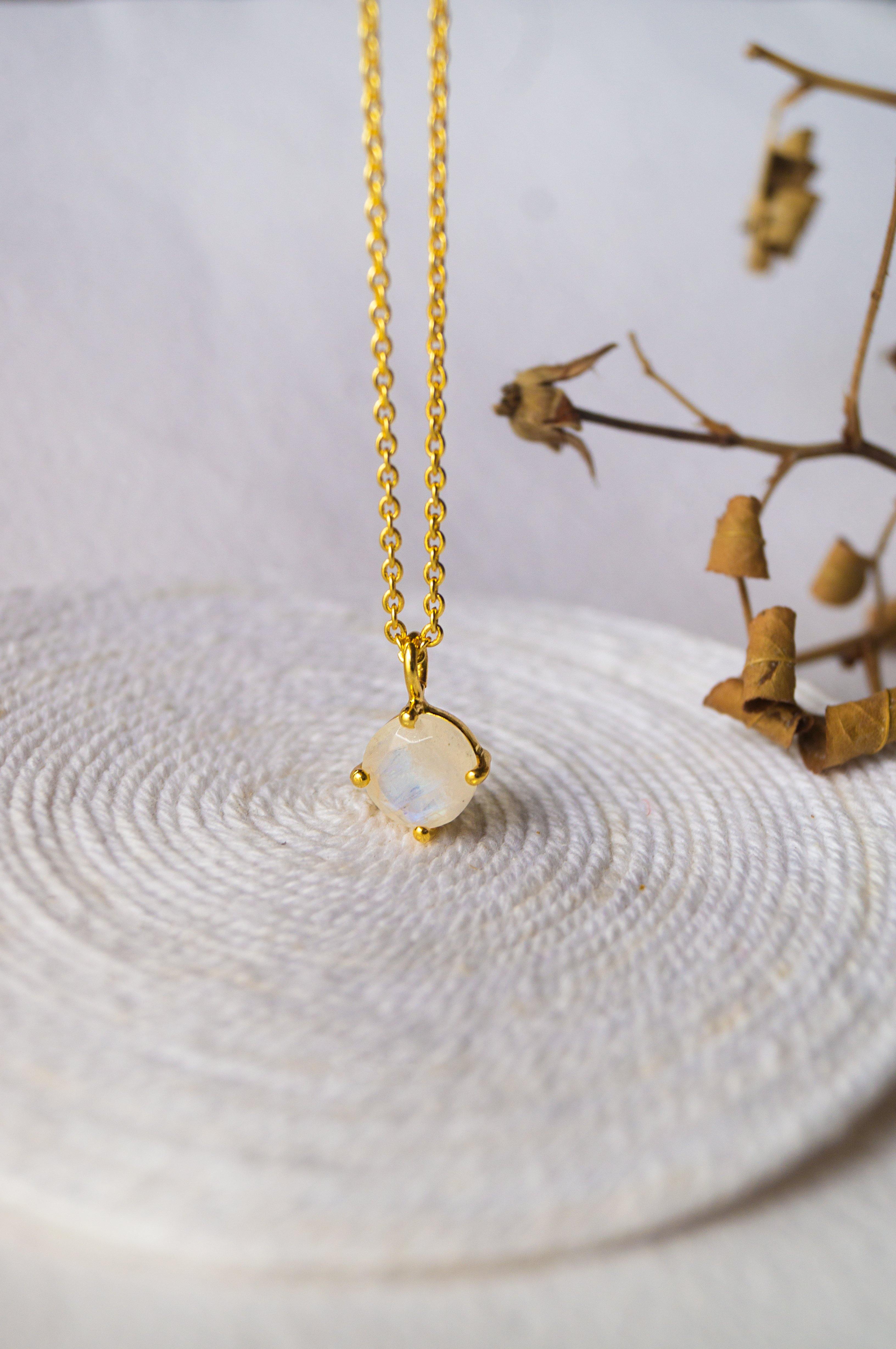 Moonstone gold pendant 2025