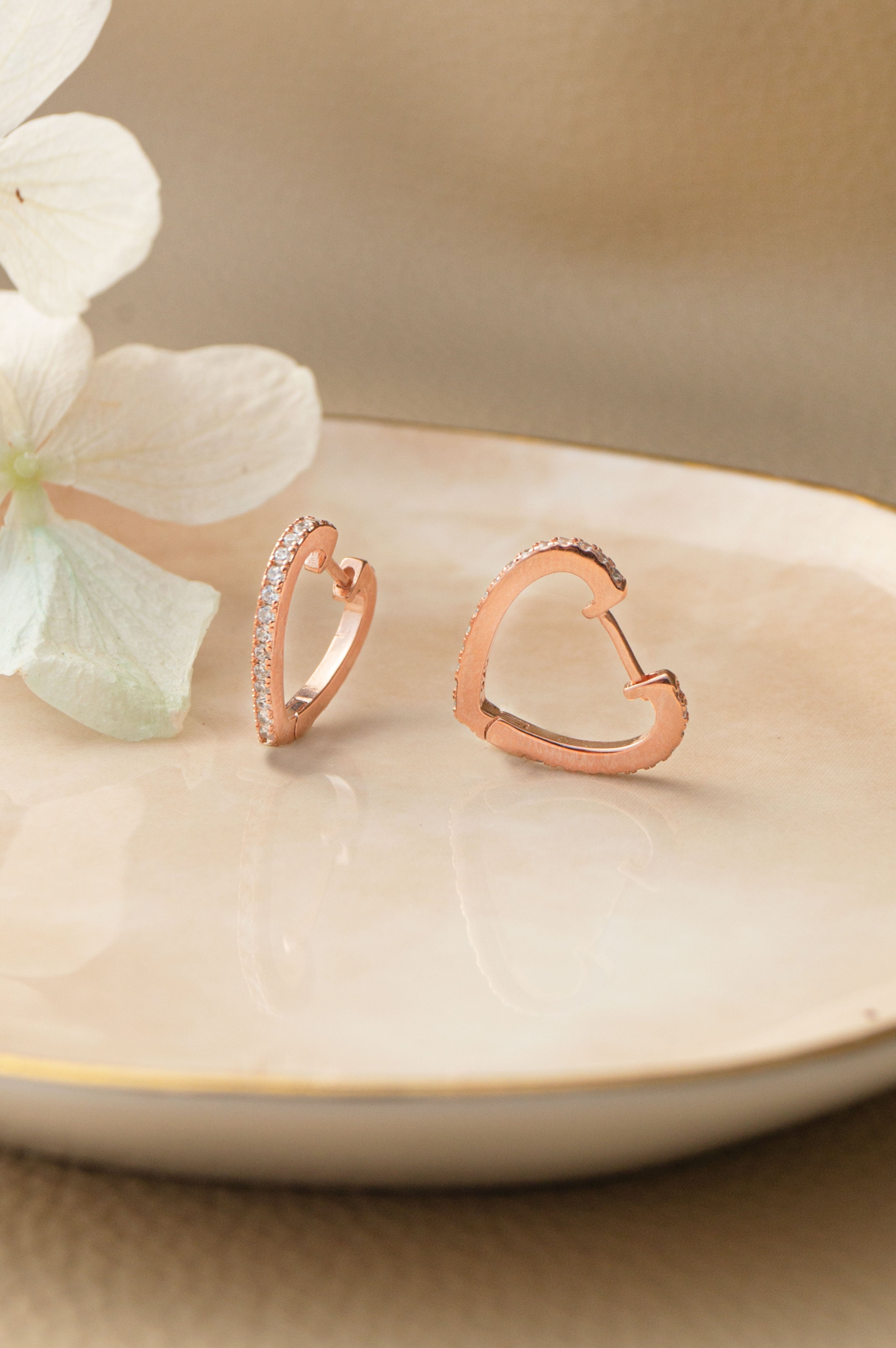 Hearts of pandora hotsell hoop earrings rose gold