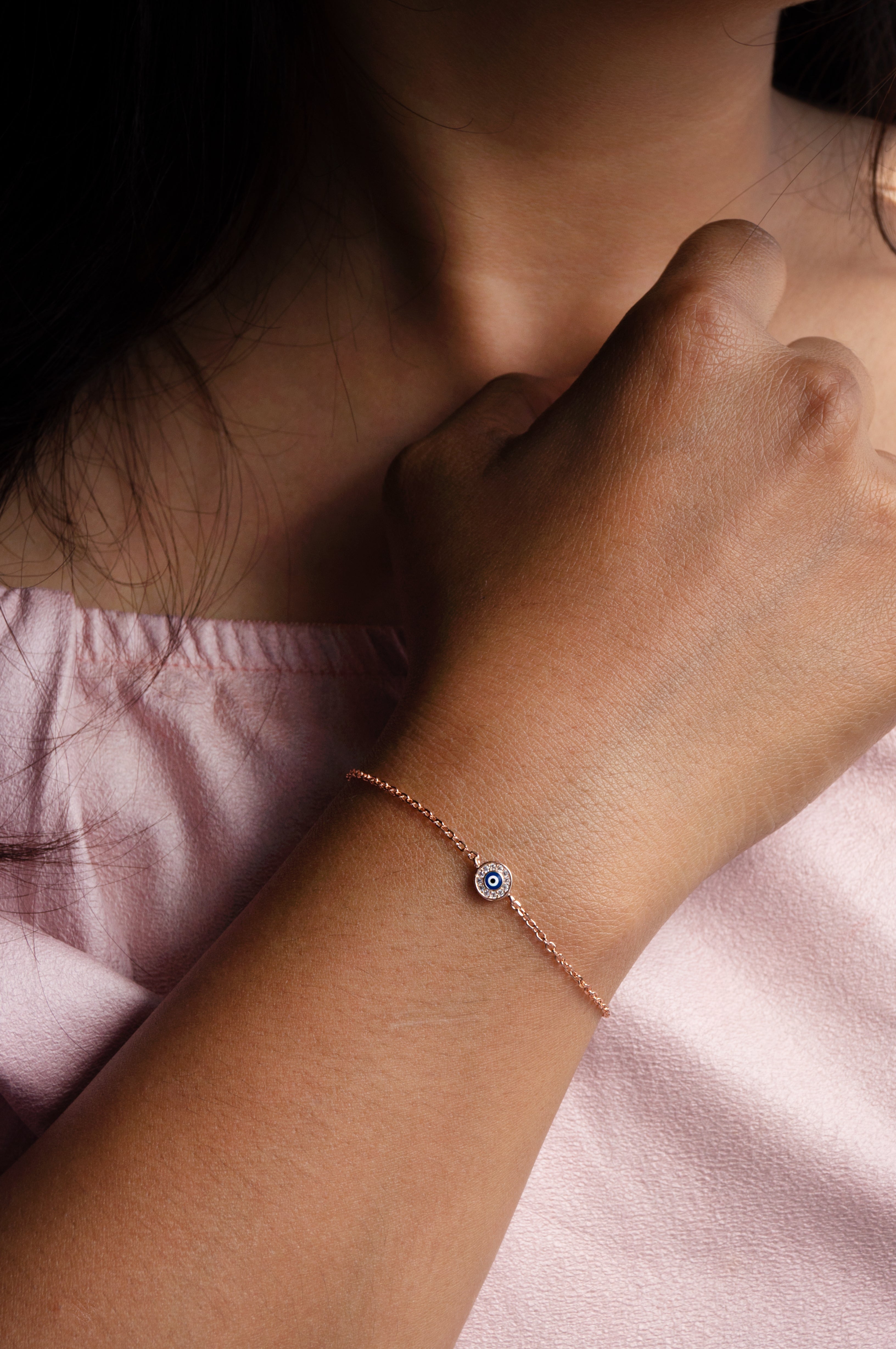 Delicate Gold-Plated Bracelet for Women: Elegance in Every Detail