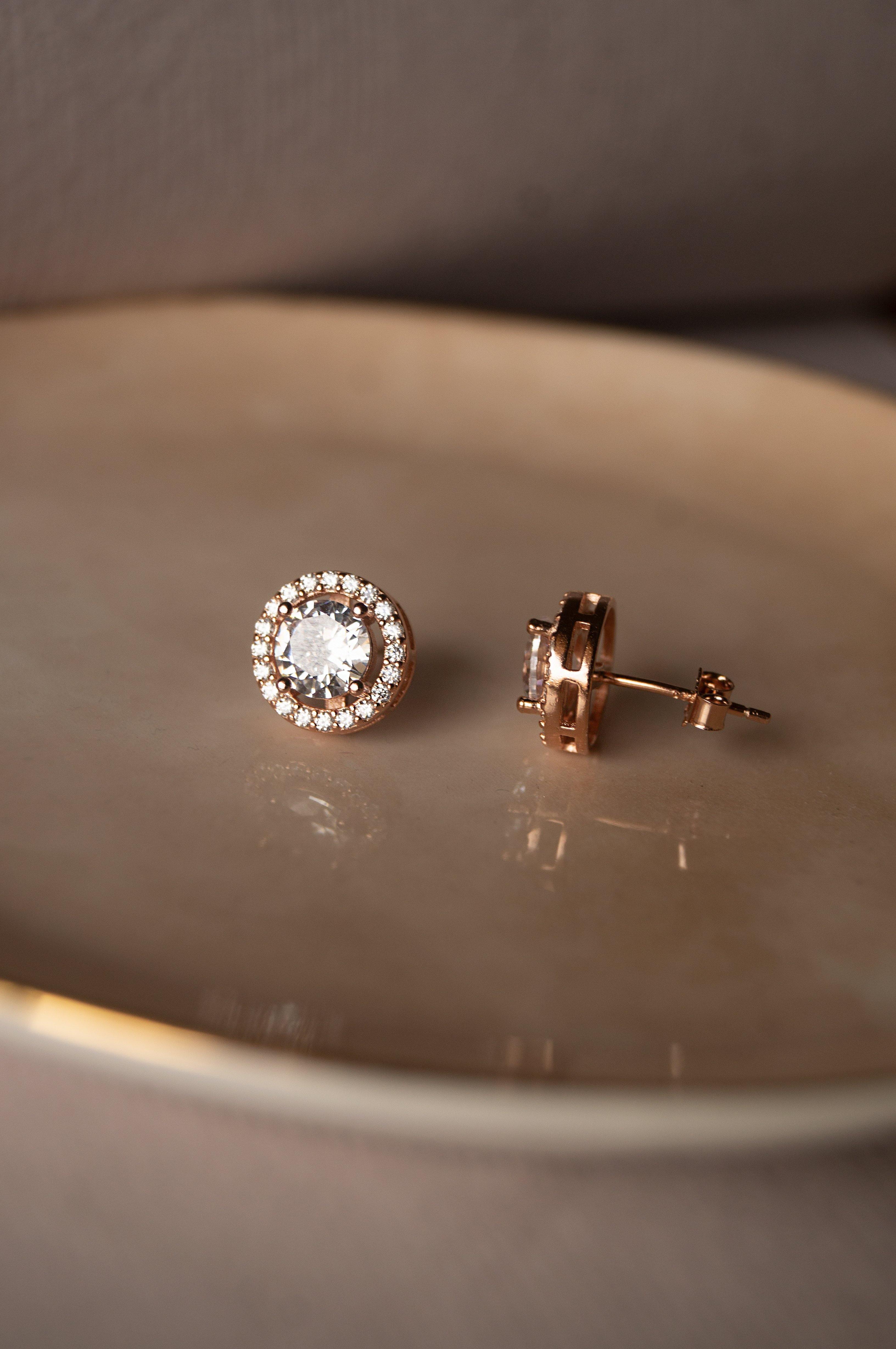 Solitaire in jewellery deals