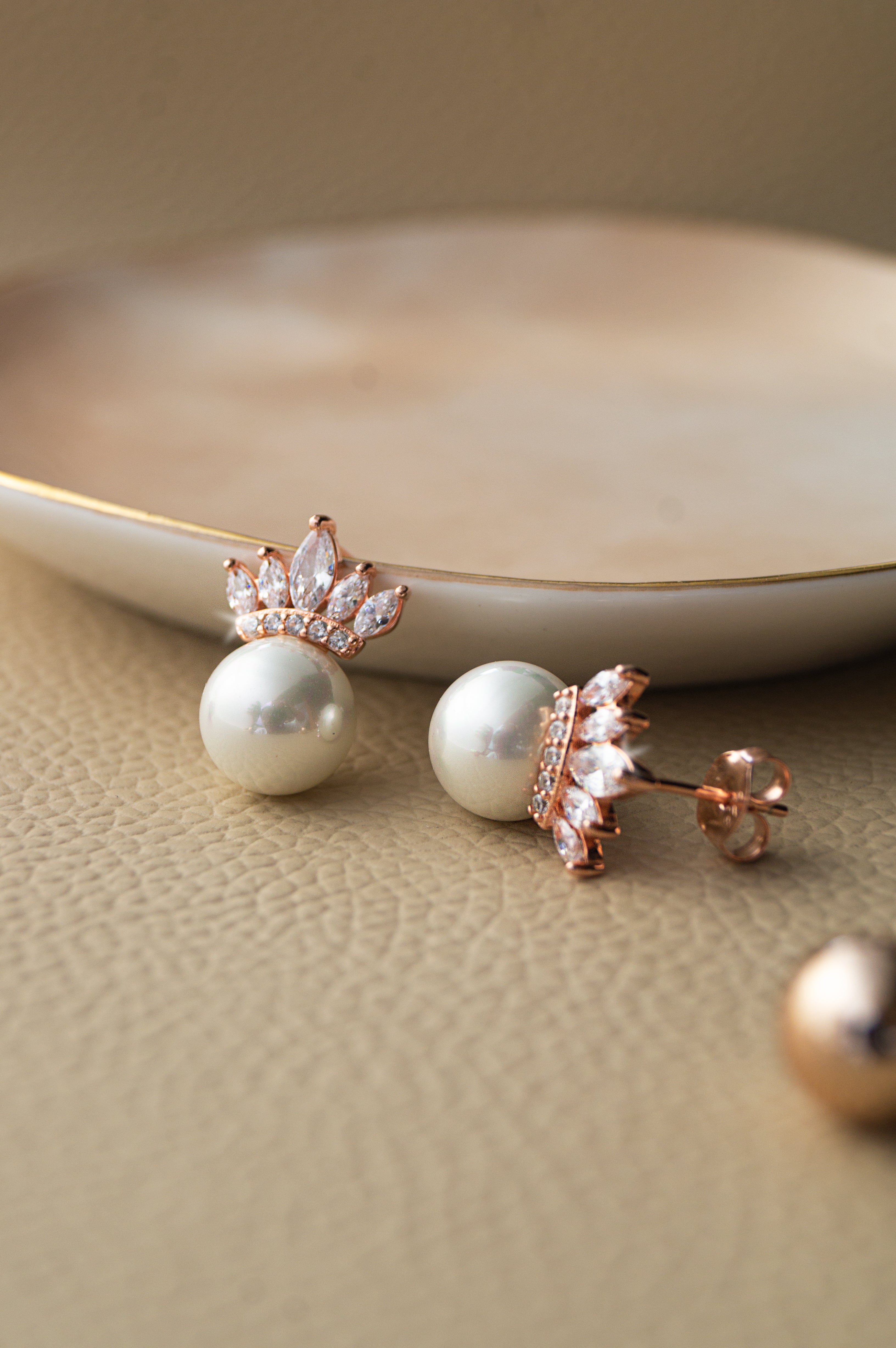The Pearl Story - Roseline Button Pearl Stud Earrings – Curio Cottage