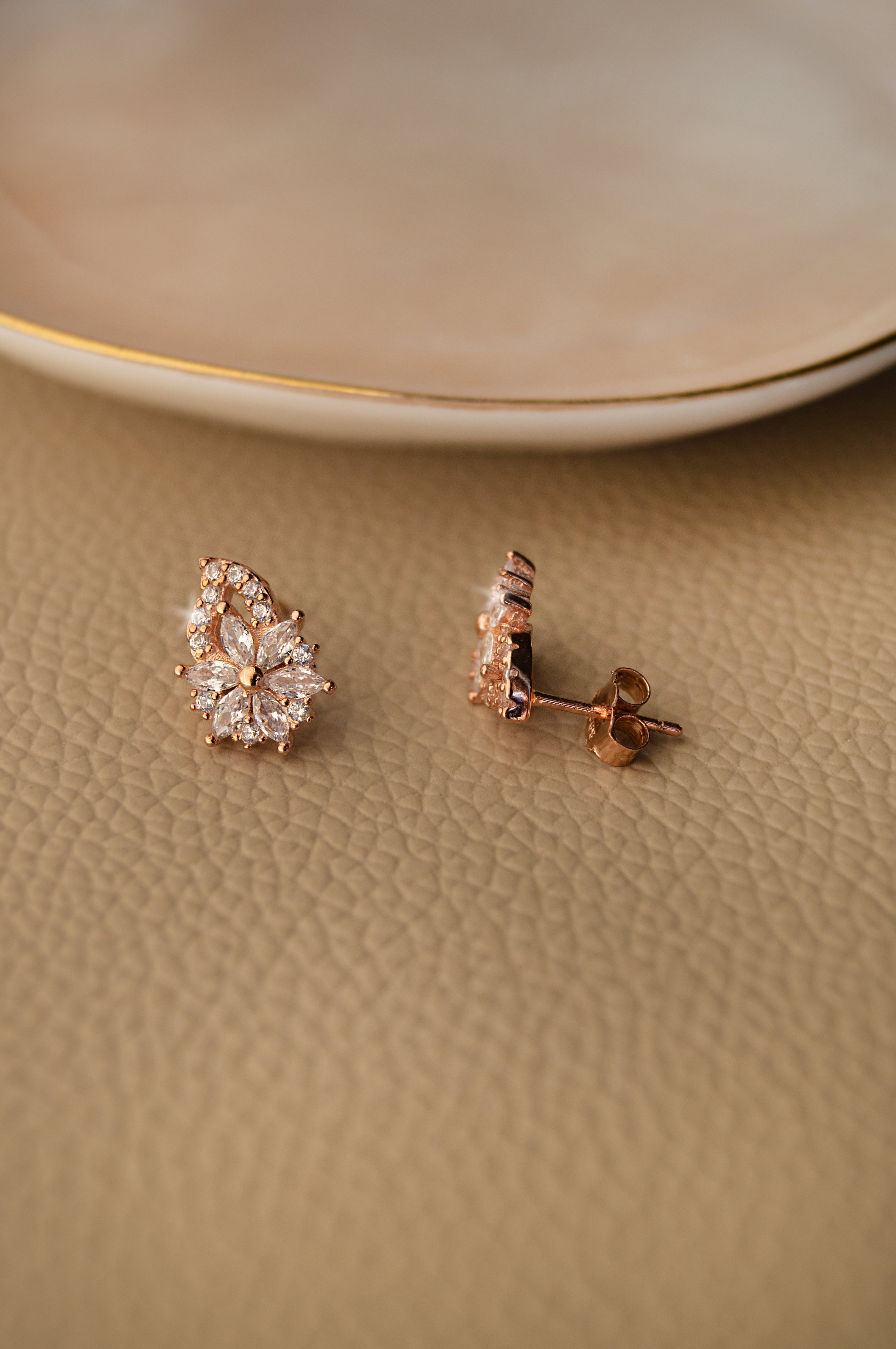 Rose gold flower stud earrings deals