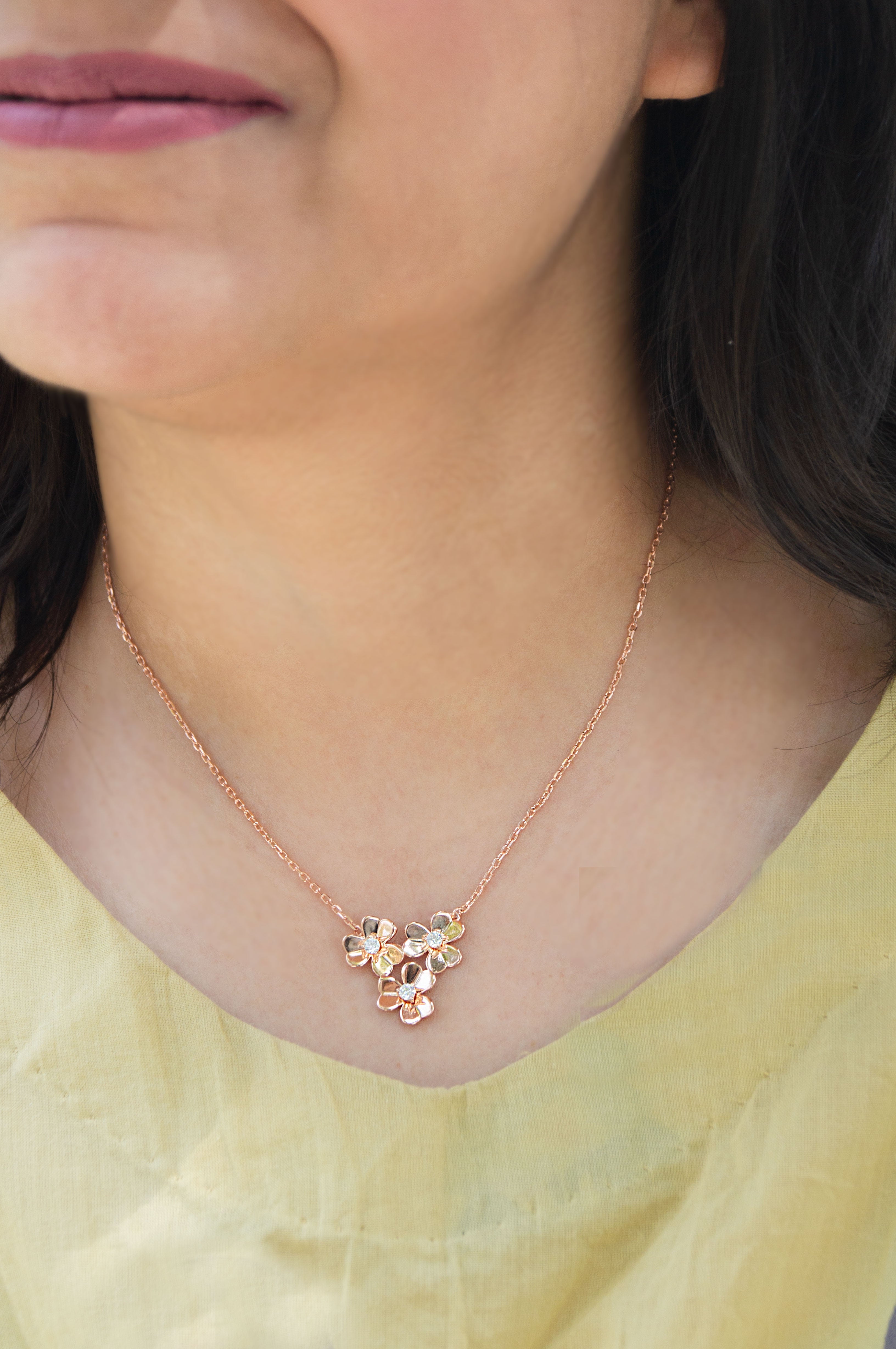 Rose Gold Sun Flower Pendant with Link Chain – GIVA Jewellery
