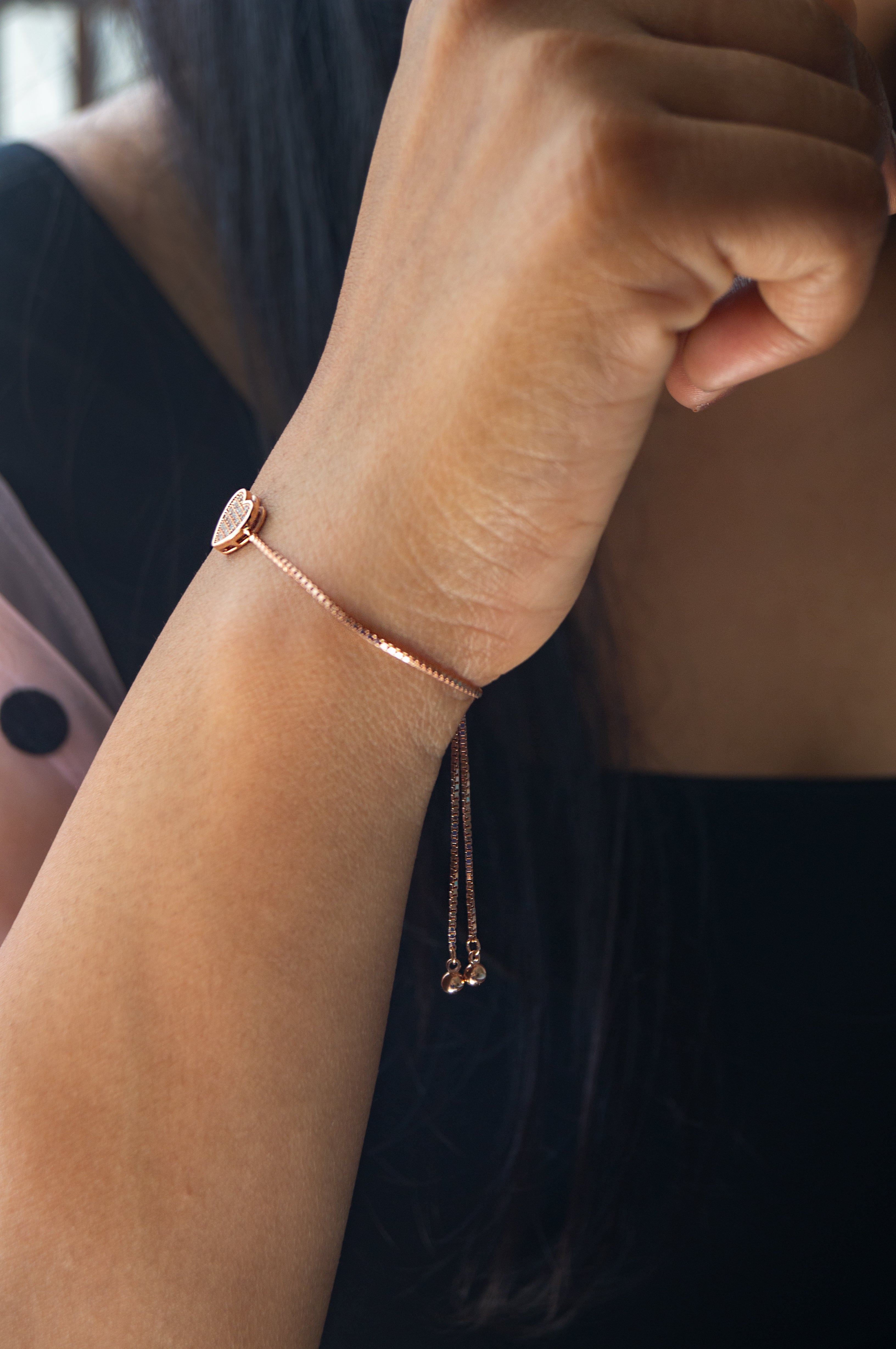 In Which Hand Should Girls Wear Bracelet? | Alto'di Versi | Baltic Amber  Jewelry – Alto 'di Versi - Healing Baltic Amber Jewelry Worldwide Shop